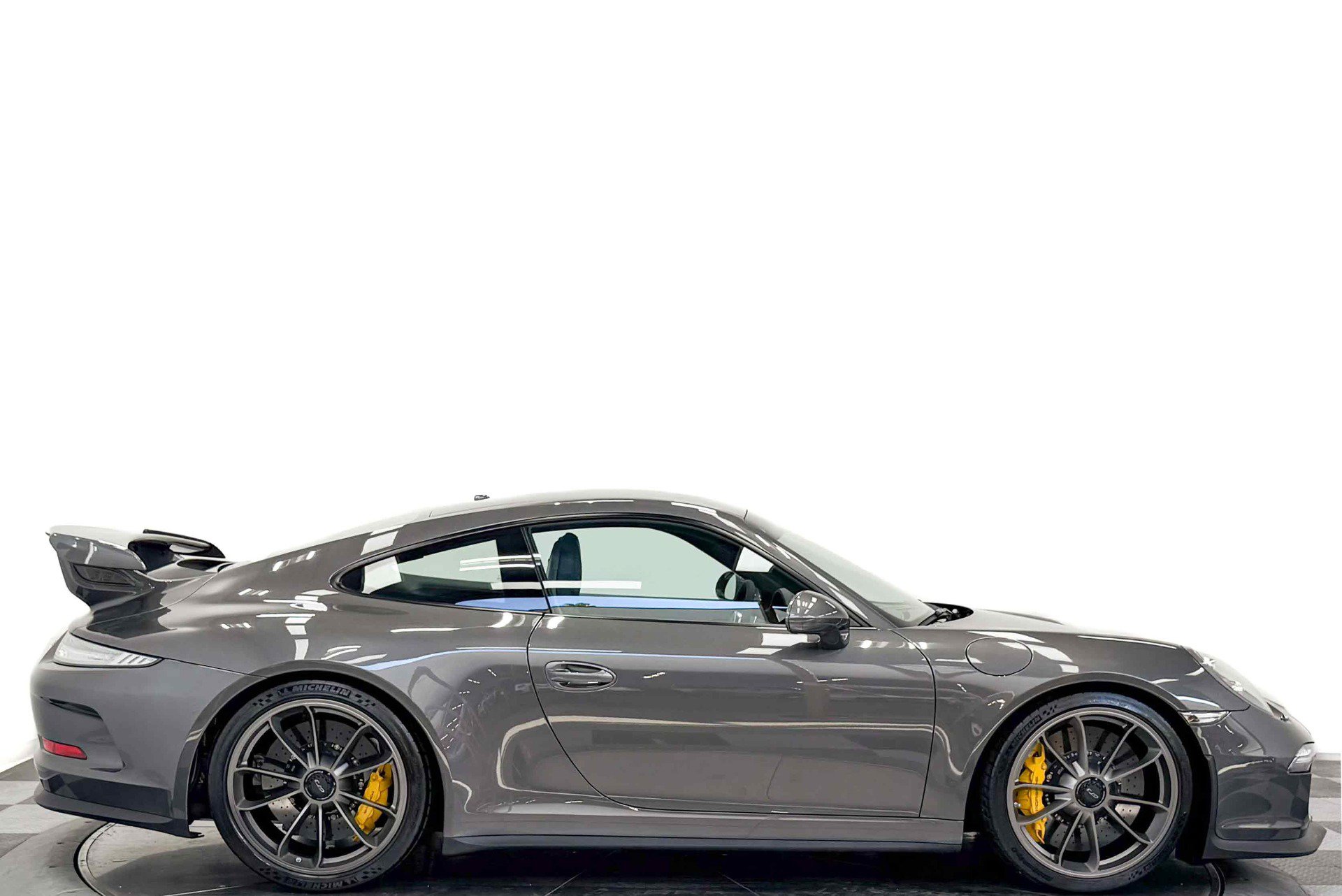 Used 2015 Porsche 911 GT3 RWD image 2