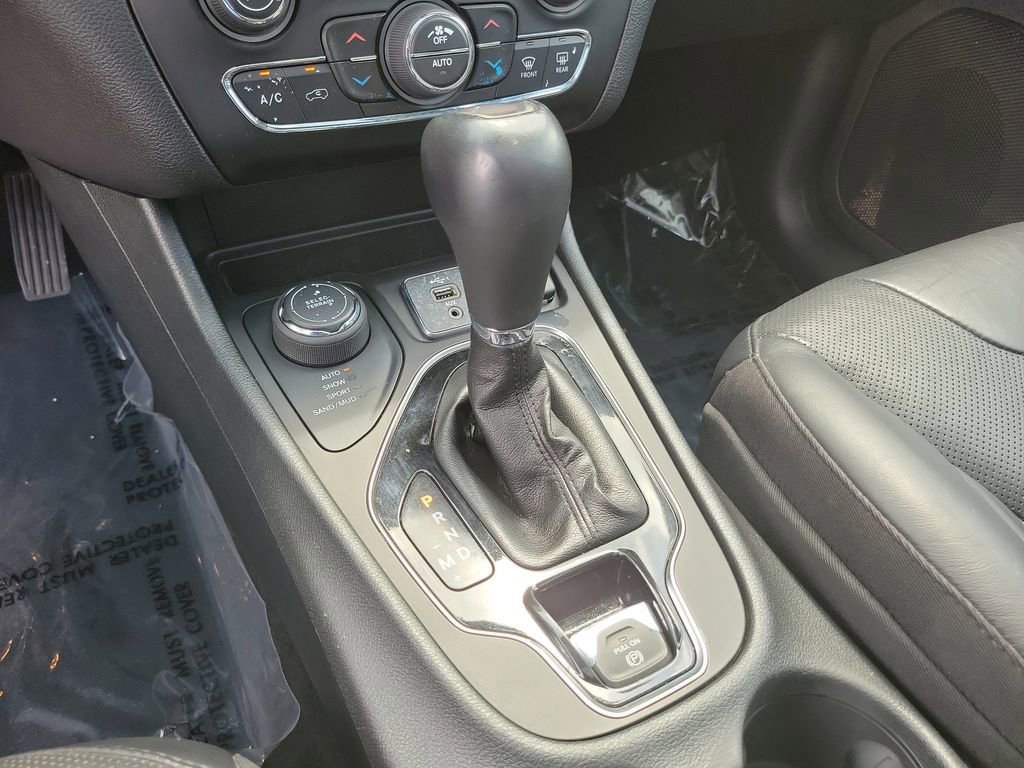 Used 2021 Jeep Cherokee Limited AWD/4WD image 31