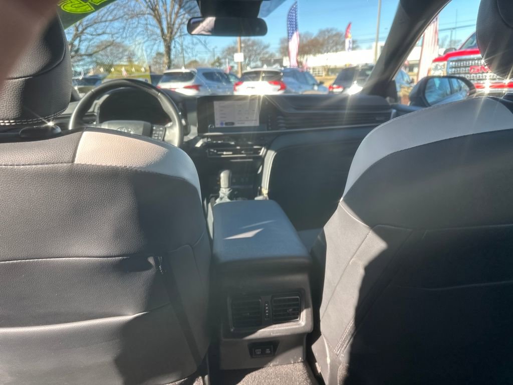 Used 2025 Toyota Camry SE image 17