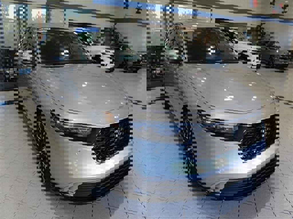 Used 2024 Honda Accord Touring image 3