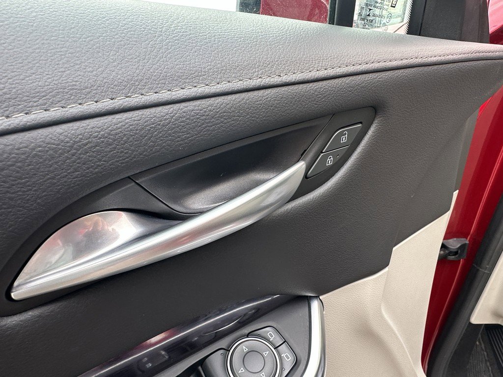 Certified 2023 Cadillac XT4 Luxury w/ Cold Weather Package image 18