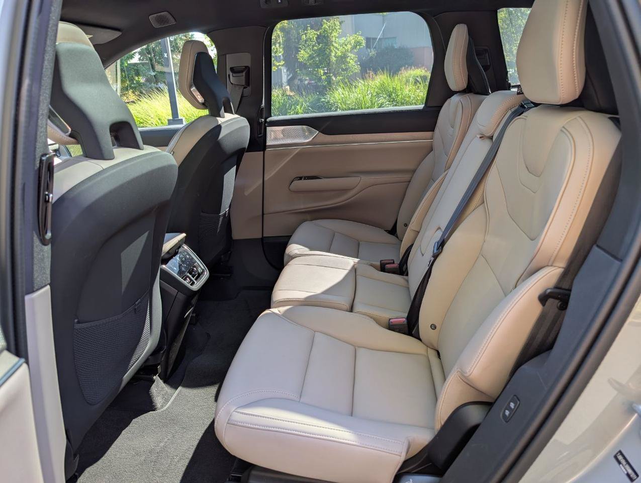 Used 2025 Volvo EX90 Ultra AWD/4WD image 11