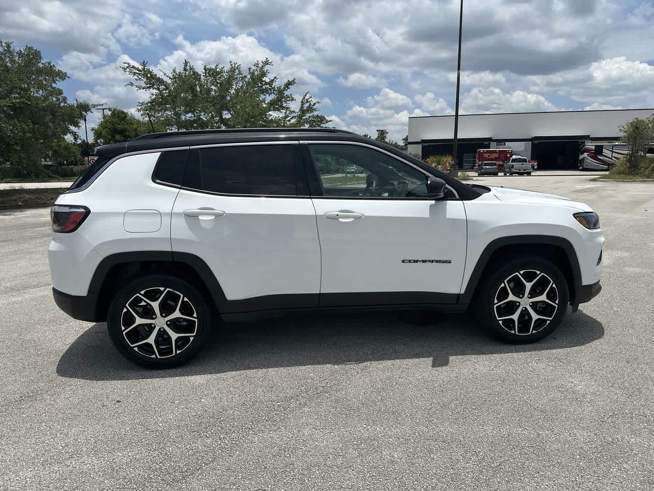 Certified 2024 Jeep Compass Limited AWD/4WD image 15
