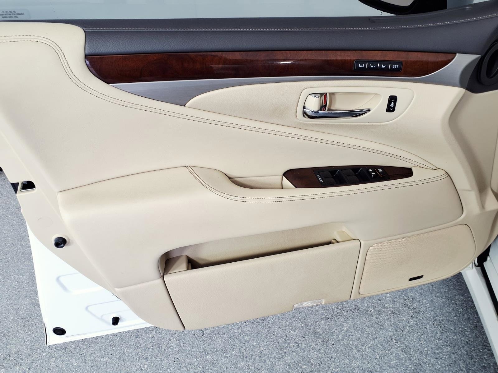 Used 2014 Lexus LS 460 L image 14