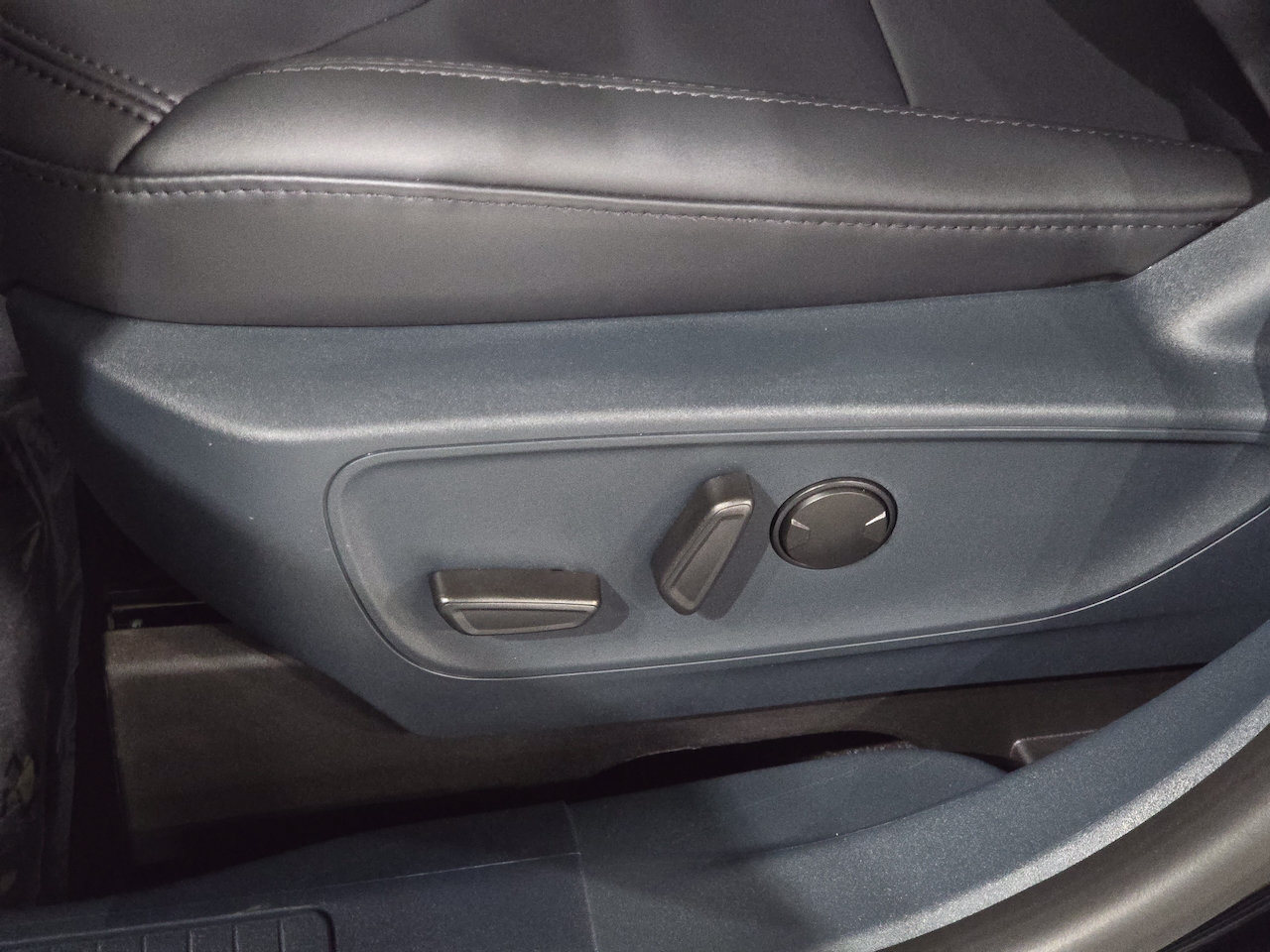 New 2025 Ford Maverick Lariat w/ Black Appearance Package AWD/4WD image 22