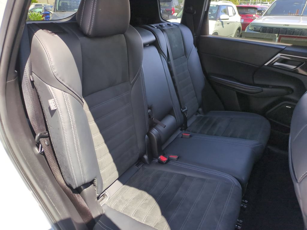 Used 2025 Mitsubishi Outlander SE AWD/4WD image 30