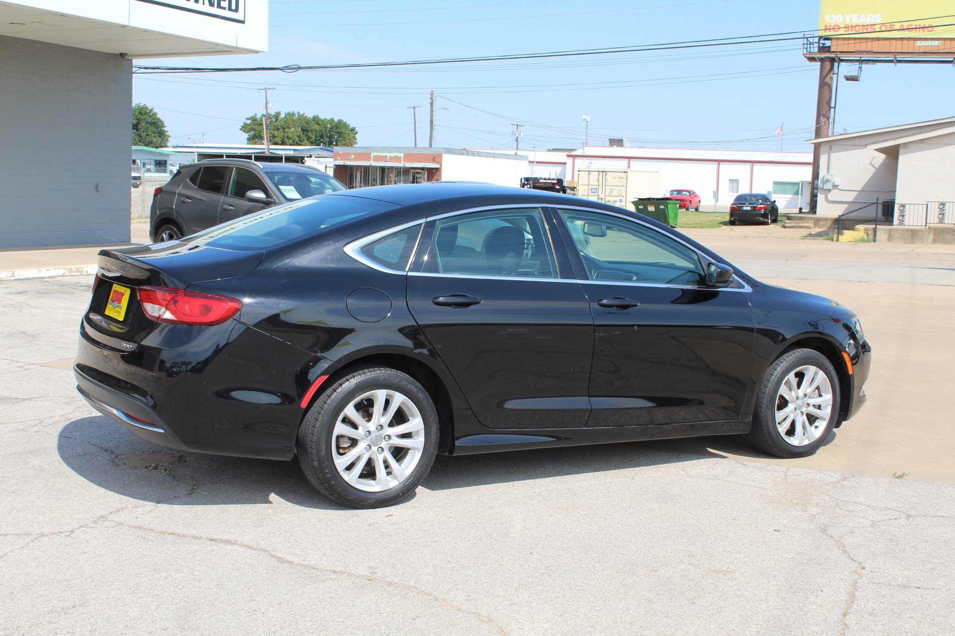 Used 2015 Chrysler 200 Limited FWD image 4