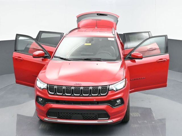 Used 2024 Jeep Compass Limited image 44
