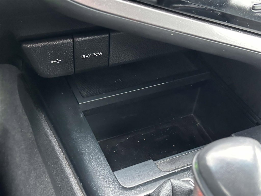 Used 2020 Toyota Camry SE image 25