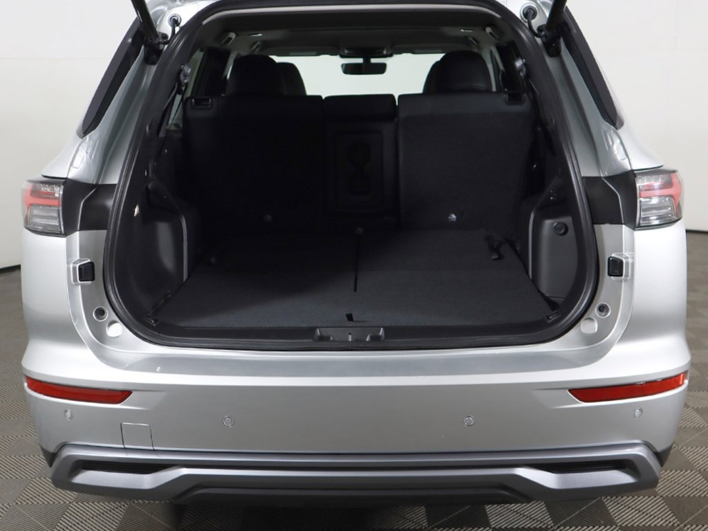 New 2025 Mitsubishi Outlander SE image 18