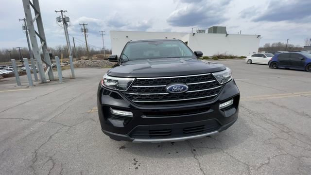 Used 2023 Ford Explorer XLT w/ Equipment Group 202A image 3