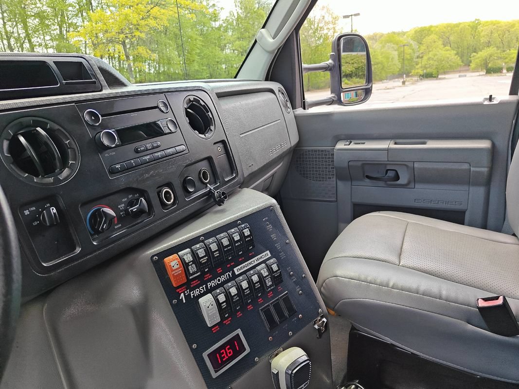 Used 2012 Ford E-450 and Econoline 450 Super Duty w/ Ambulance Prep Pkg RWD image 22