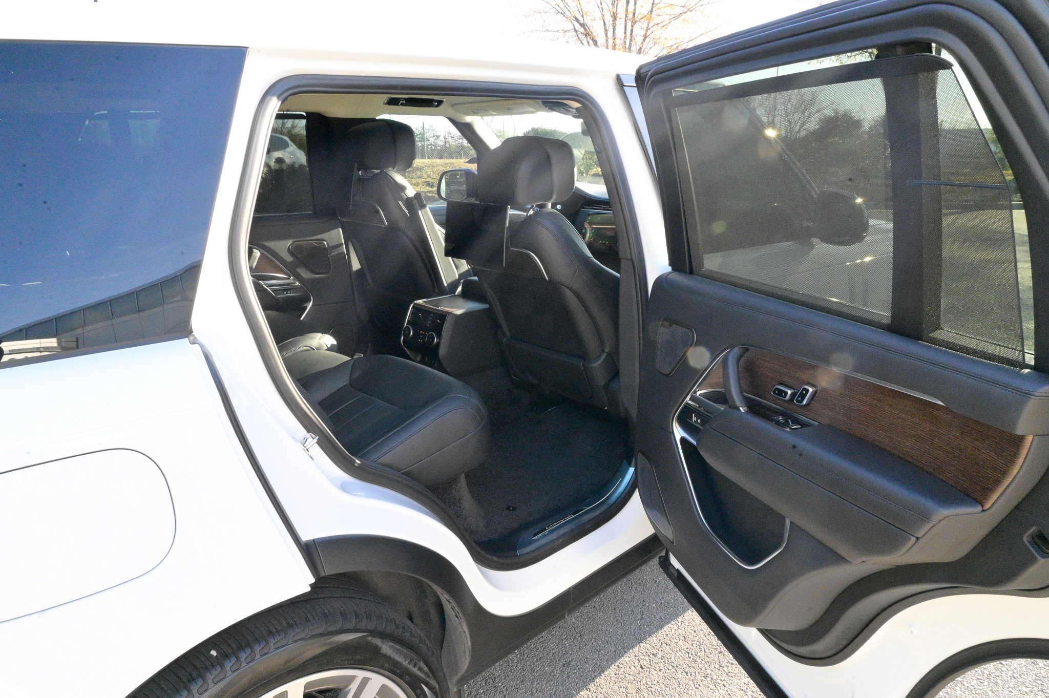 Used 2025 Land Rover Range Rover Long Wheelbase Autobiography image 46