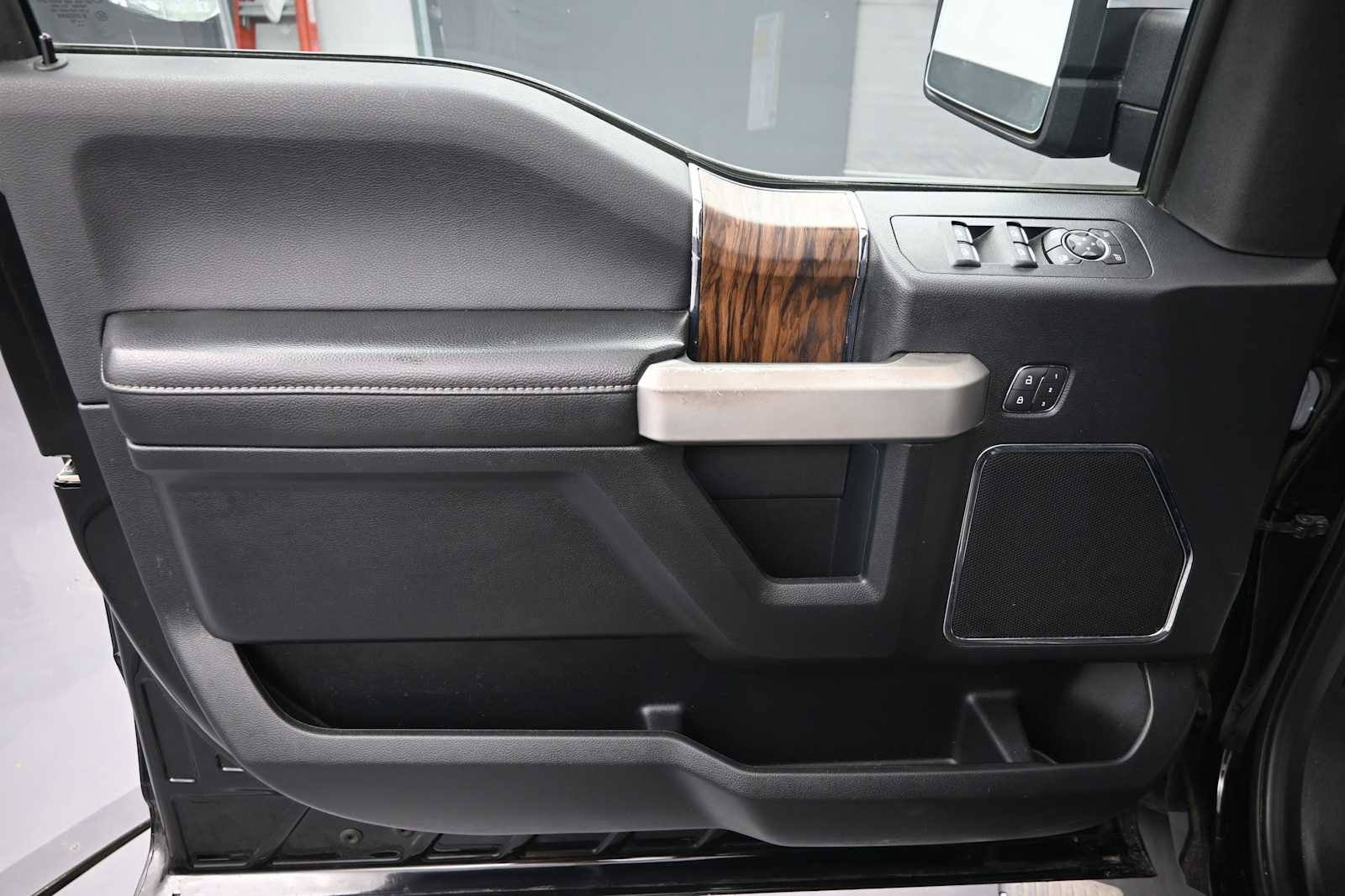 Used 2019 Ford F150 Lariat w/ Equipment Group 502A Luxury AWD/4WD image 12