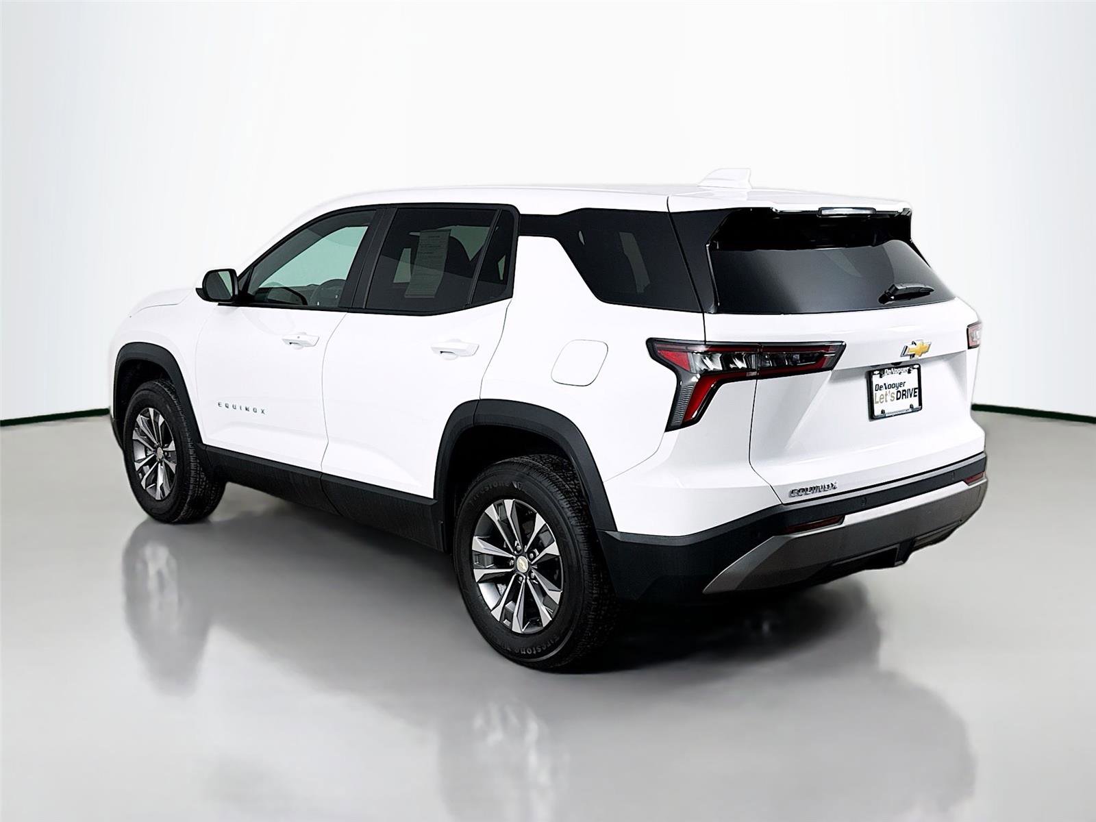 Used 2026 Chevrolet Equinox LT w/ Convenience Package II image 6