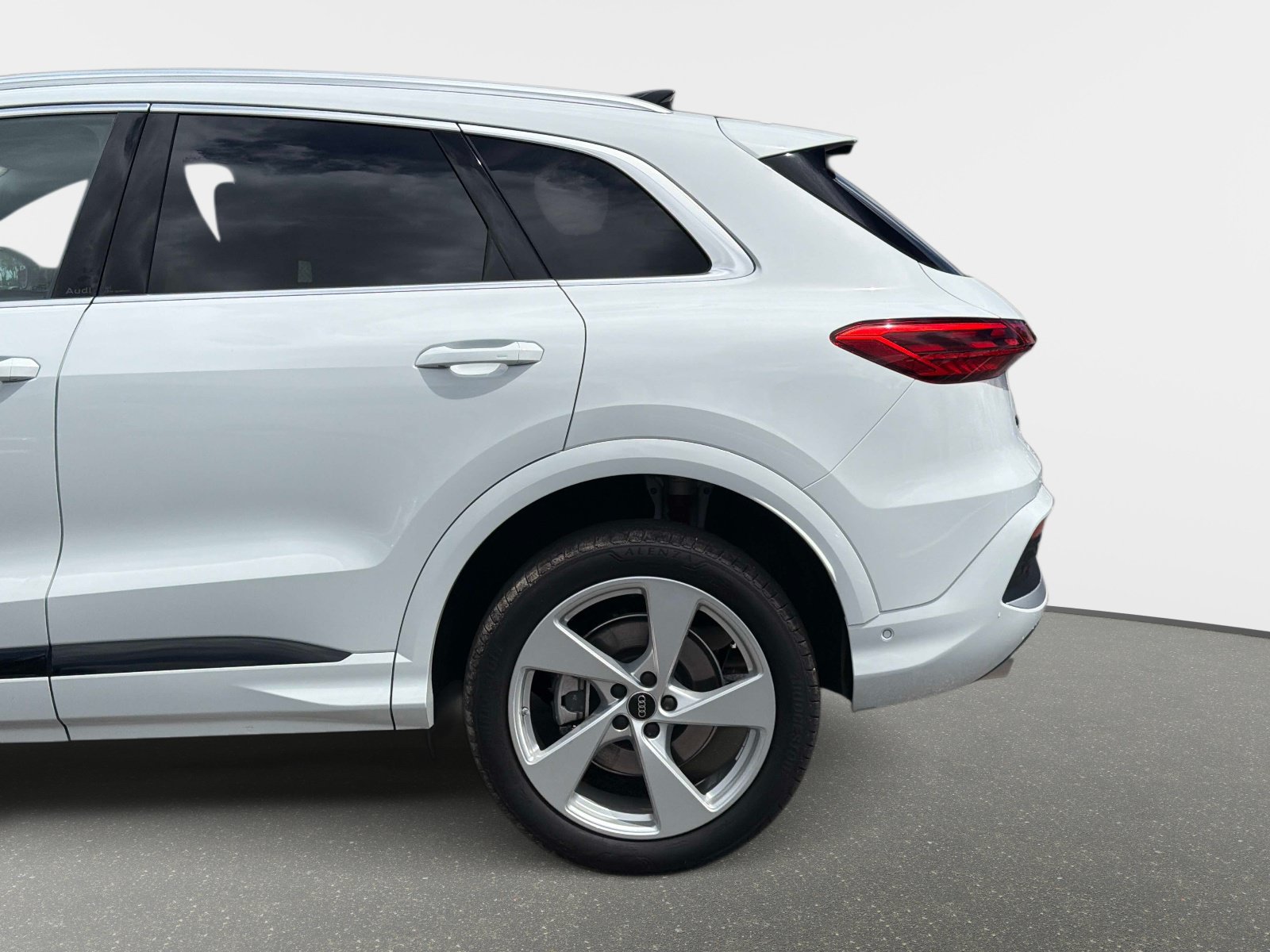 Used 2025 Audi Q5 Premium Plus AWD/4WD image 14