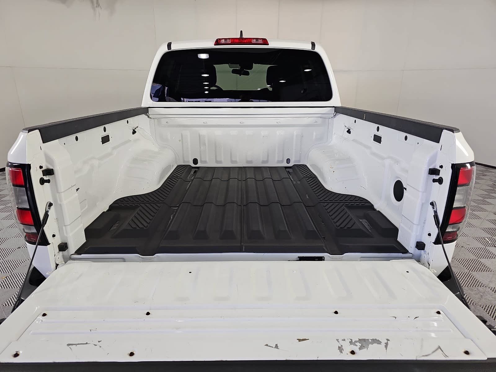 Used 2022 Nissan Frontier S RWD image 12