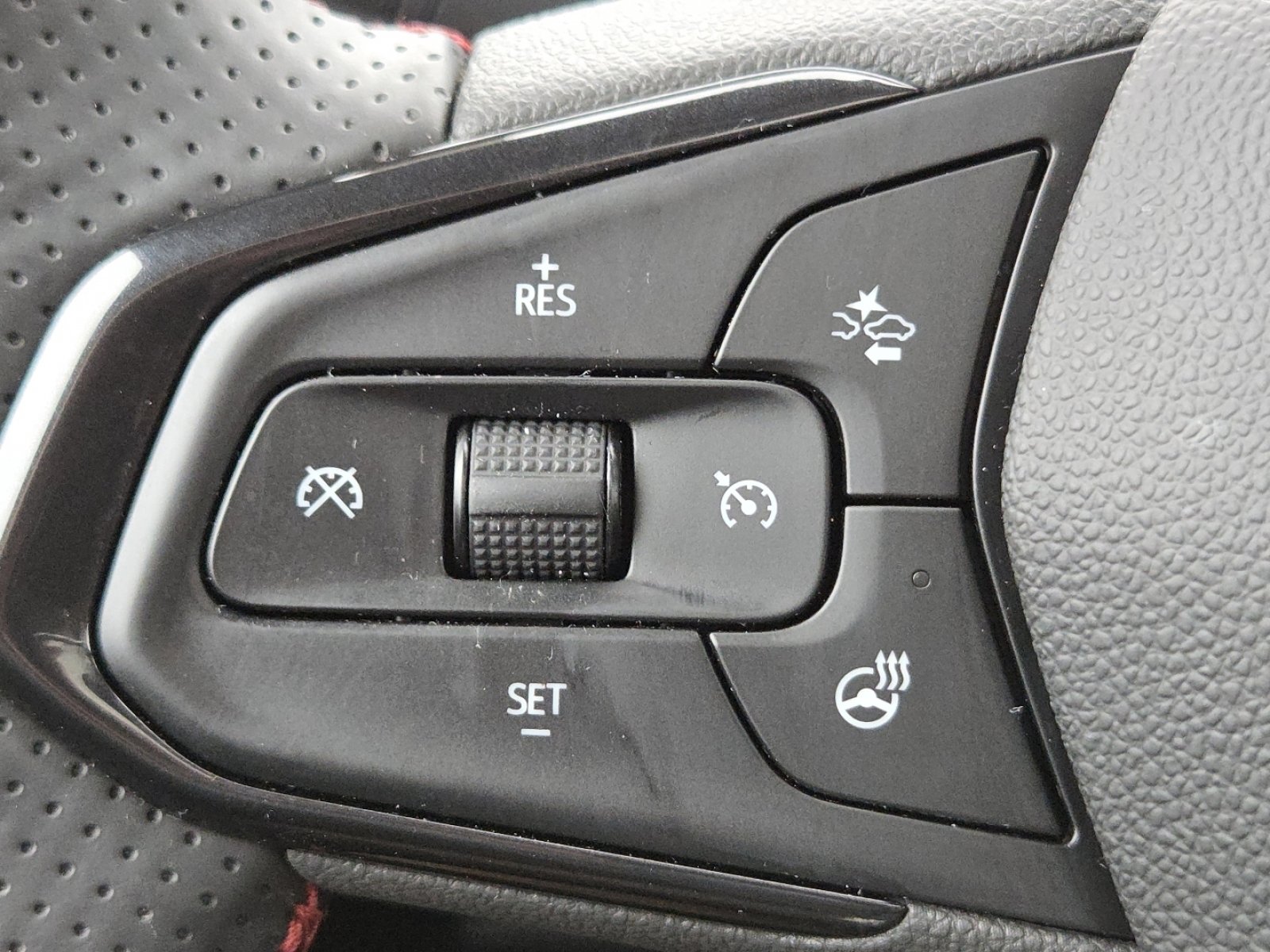 Used 2025 Chevrolet TrailBlazer RS w/ Convenience Package FWD image 11