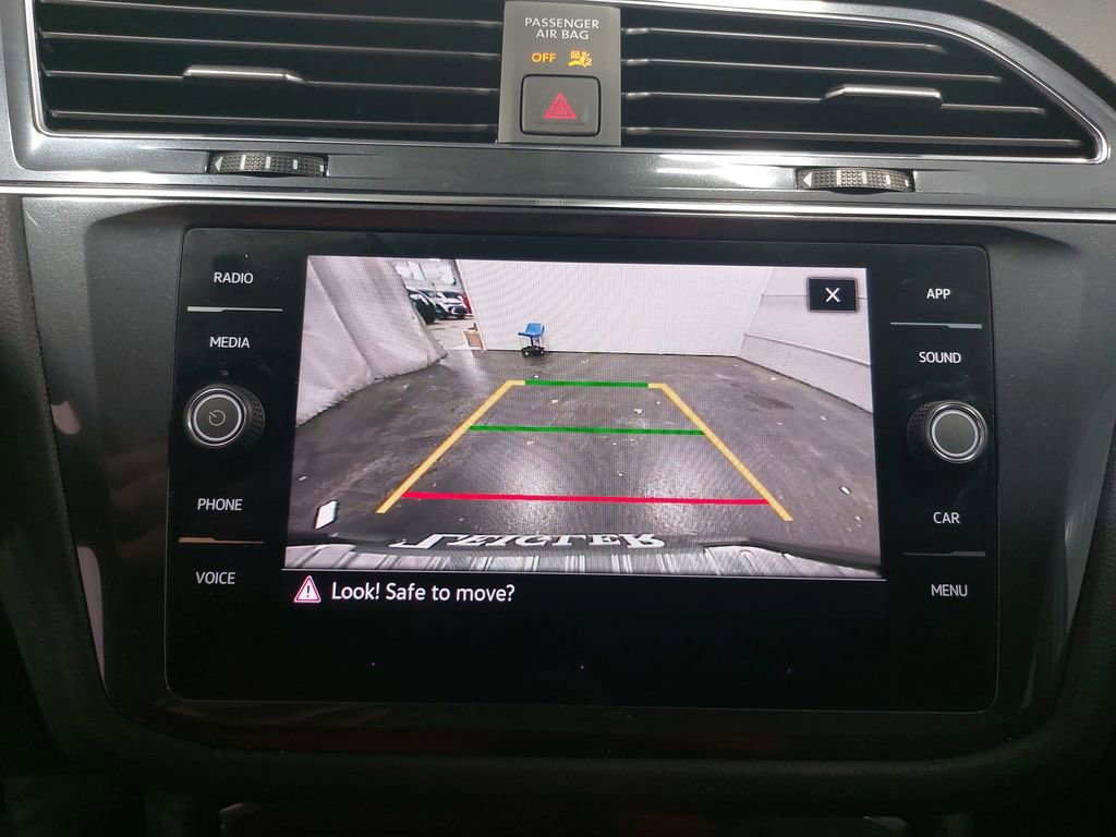 Used 2022 Volkswagen Tiguan SE image 23