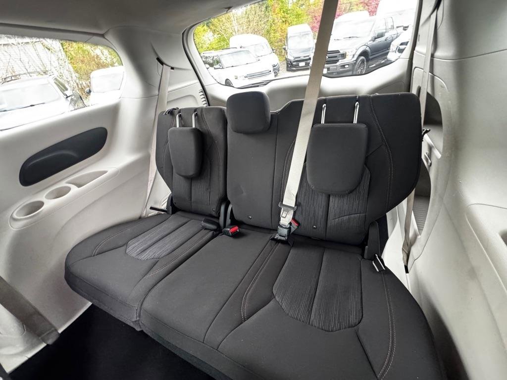 Used 2018 Chrysler Pacifica Touring Plus FWD image 12