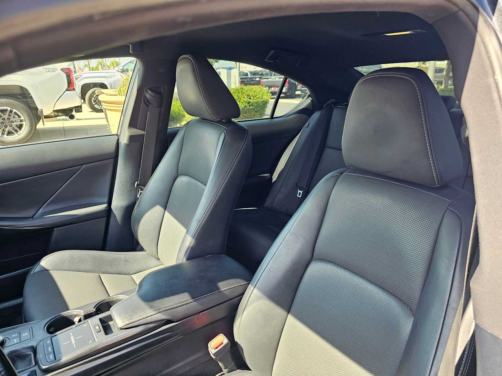 Used 2022 Lexus IS 300 AWD image 21