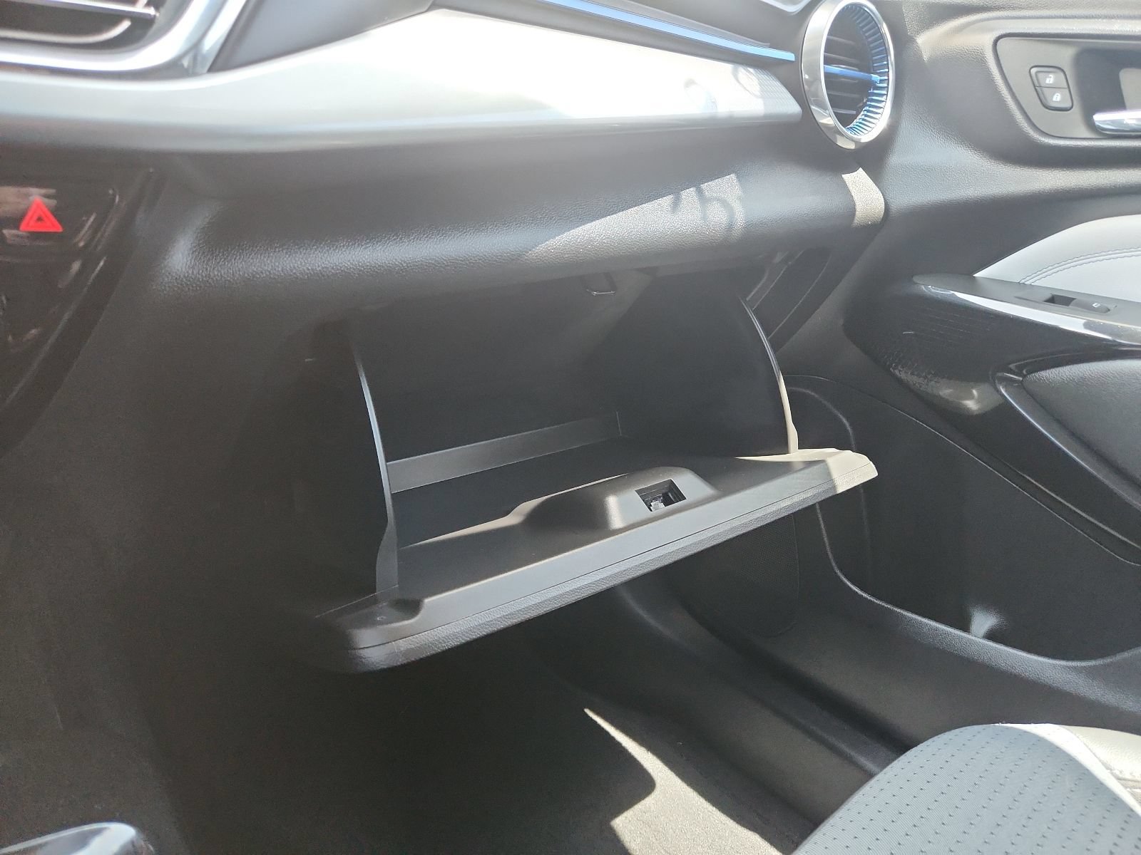 Used 2025 Chevrolet Trax LT FWD image 15