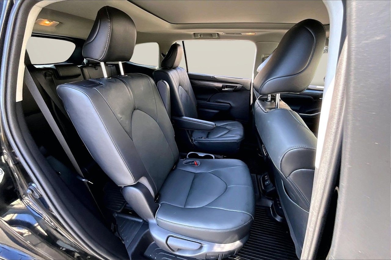 Used 2021 Toyota Highlander Platinum image 24