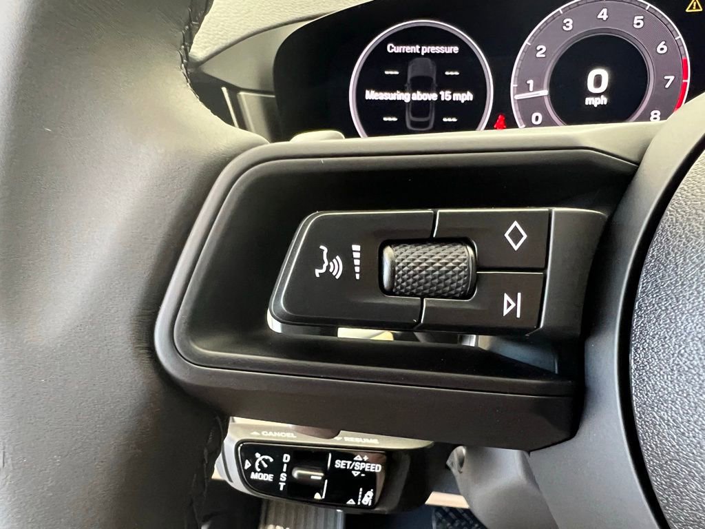 Used 2025 Porsche Cayenne Coupe image 9