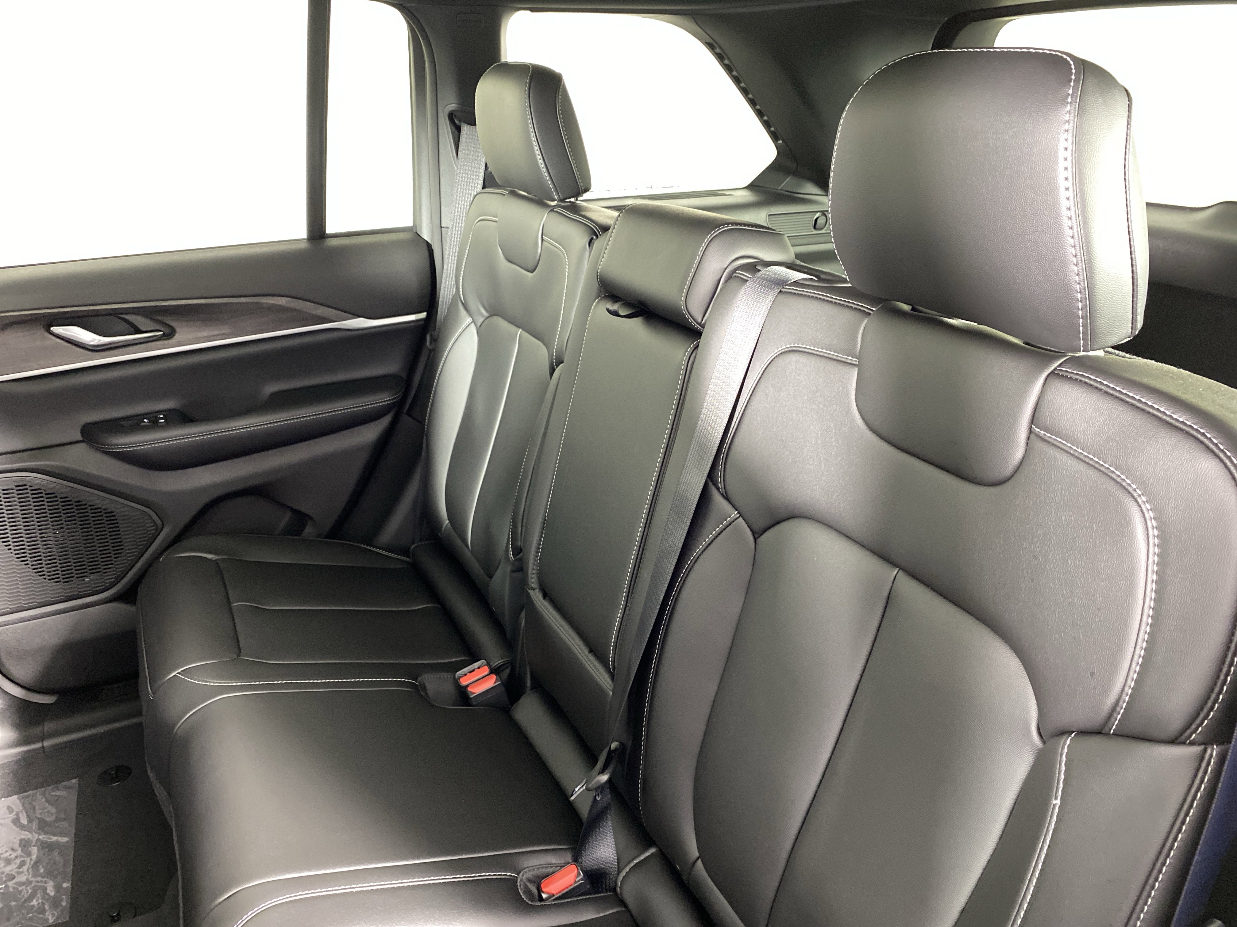 New 2025 Jeep Grand Cherokee Limited w/ Black Appearance Package image 30