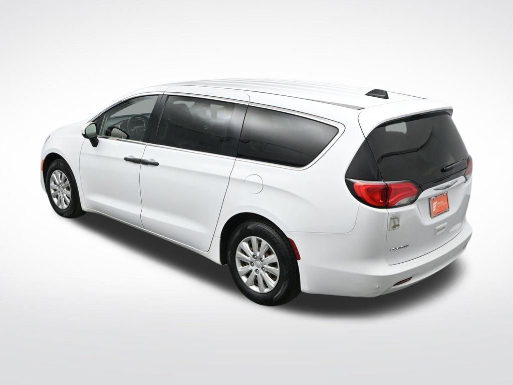 Used 2021 Chrysler Voyager L image 45