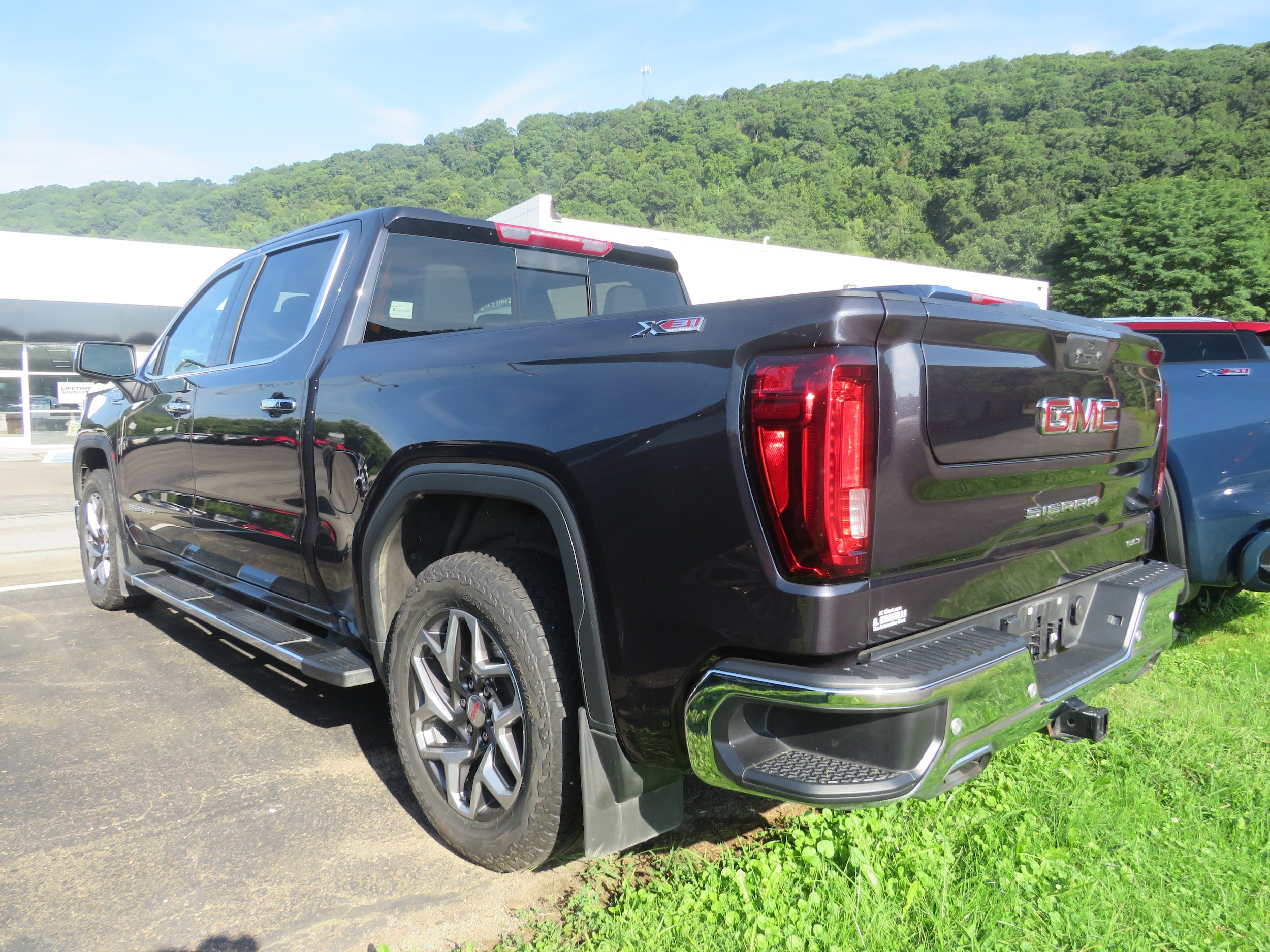 Used 2024 GMC Sierra 1500 SLT w/ SLT Premium Plus Package AWD/4WD video 4