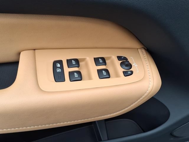 Used 2023 Volvo XC60 B5 Ultimate w/ Climate Package AWD/4WD image 23