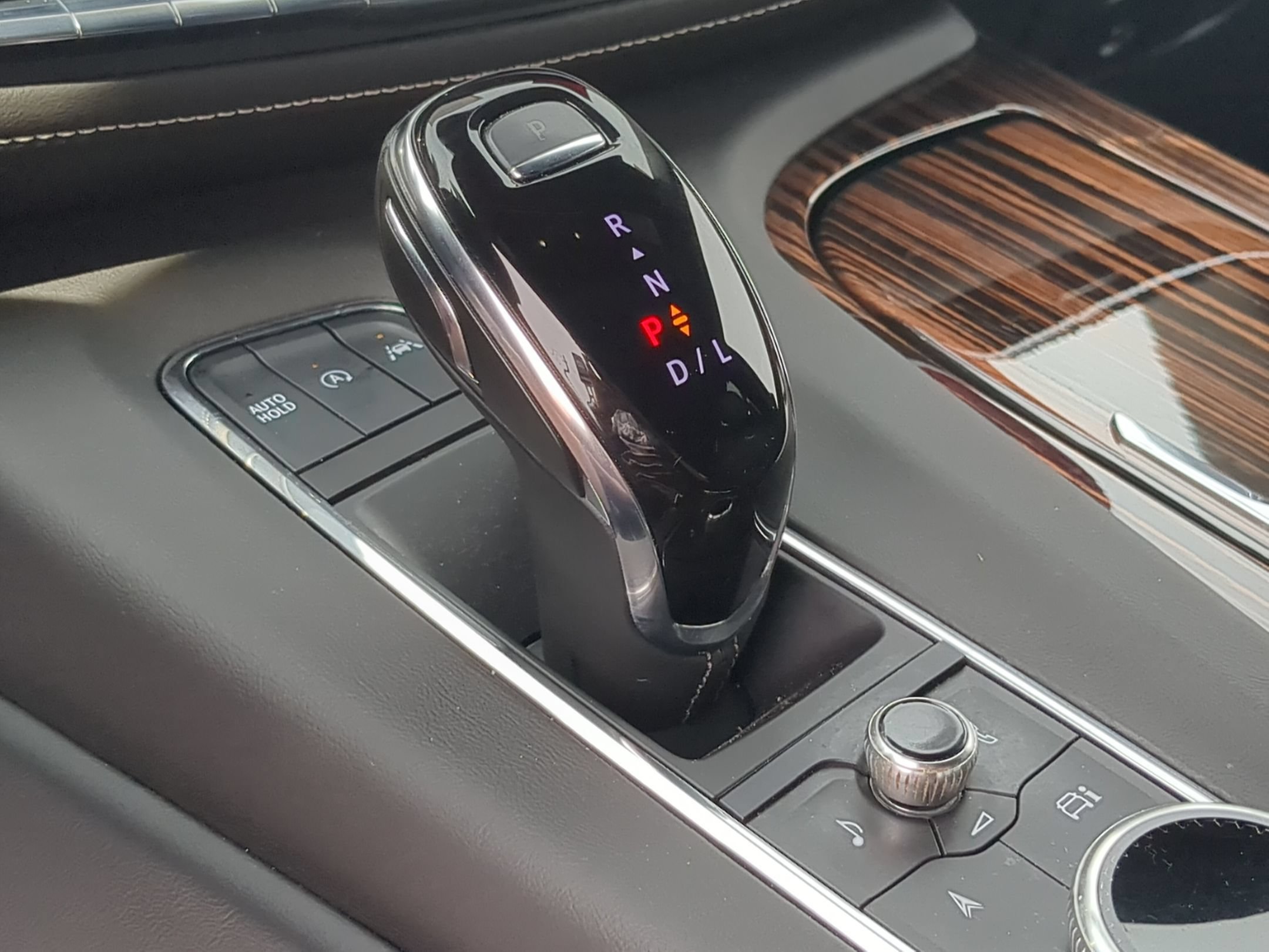 Certified 2022 Cadillac Escalade Luxury AWD/4WD image 14