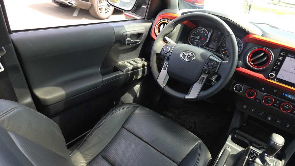 Used 2020 Toyota Tacoma TRD Sport w/ TRD Premium Sport Package AWD/4WD image 27