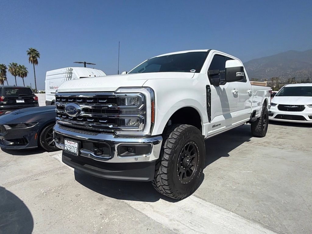 Used 2023 Ford F350 Lariat w/ Lariat Ultimate Package AWD/4WD image 3