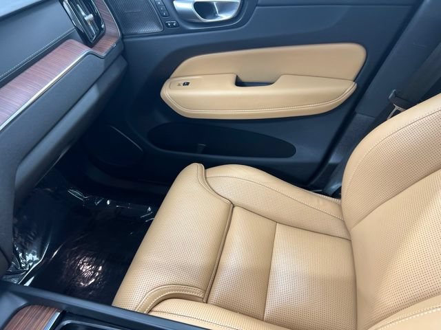Used 2024 Volvo XC60 B5 Ultimate w/ Protection Package Premier AWD/4WD image 16