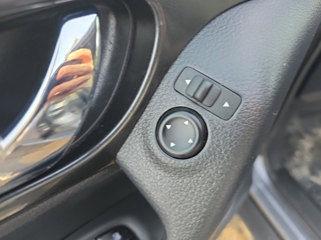 Used 2019 Nissan Rogue SV image 25