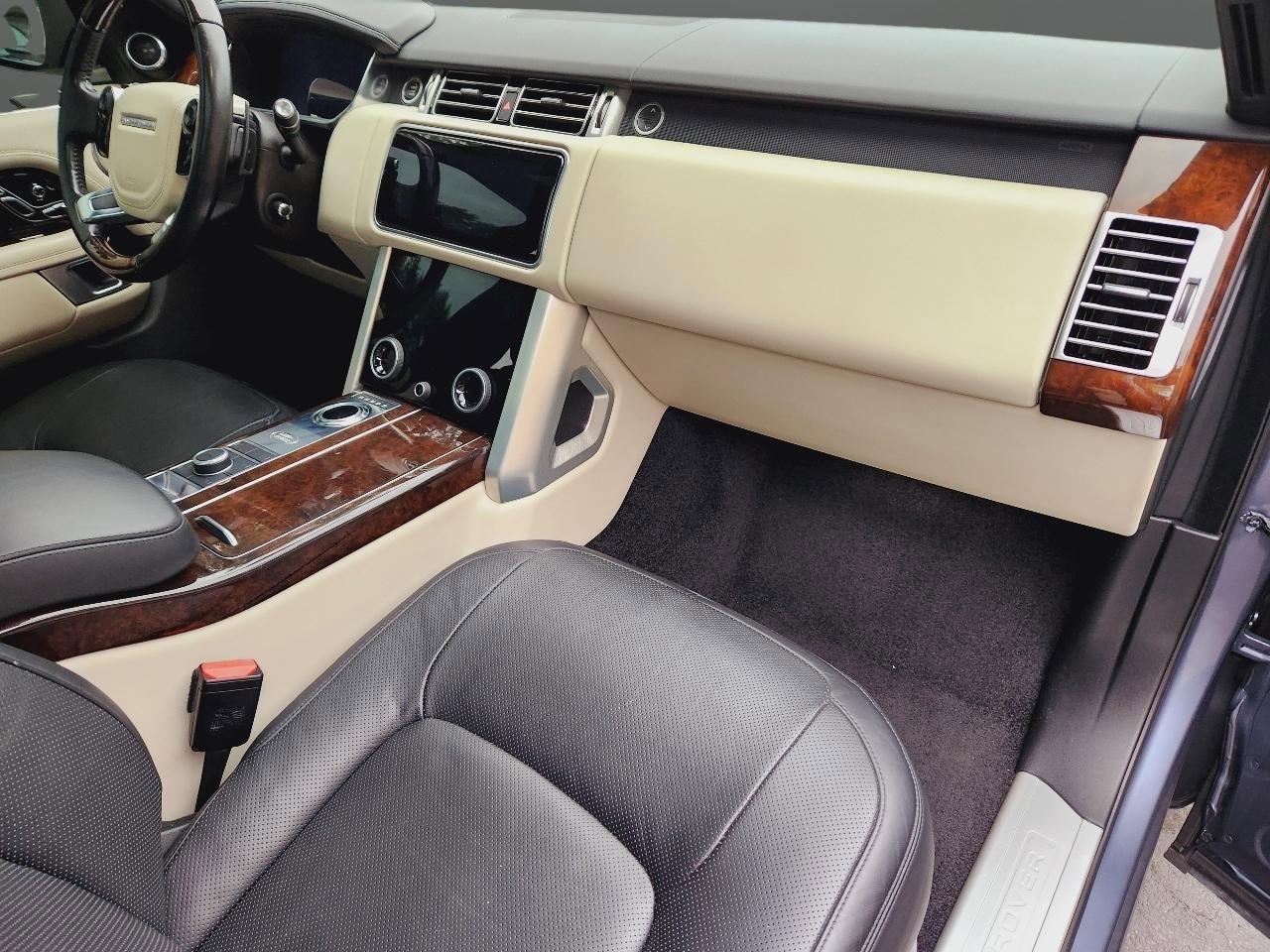 Used 2020 Land Rover Range Rover HSE image 16