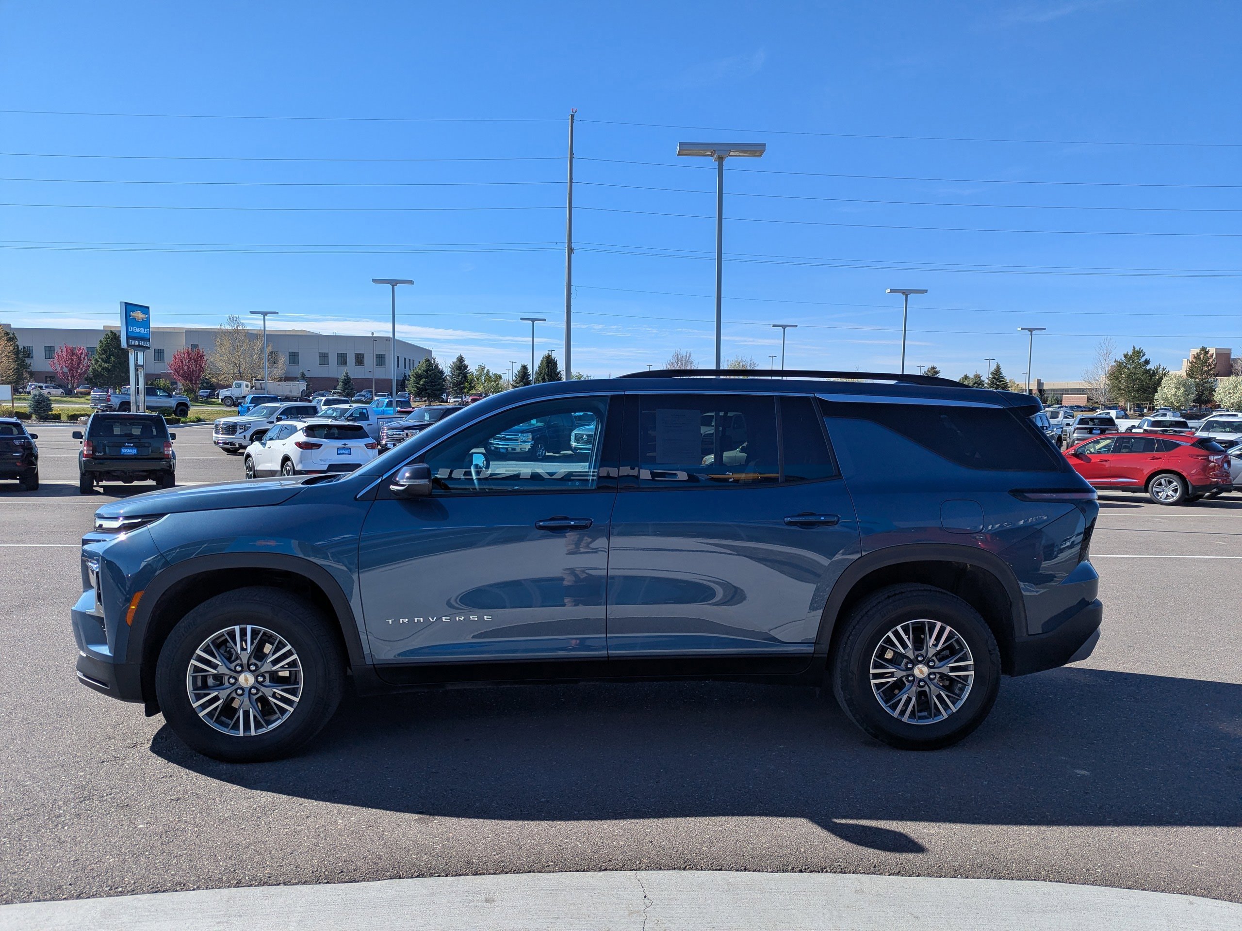Certified 2025 Chevrolet Traverse LT AWD/4WD image 9