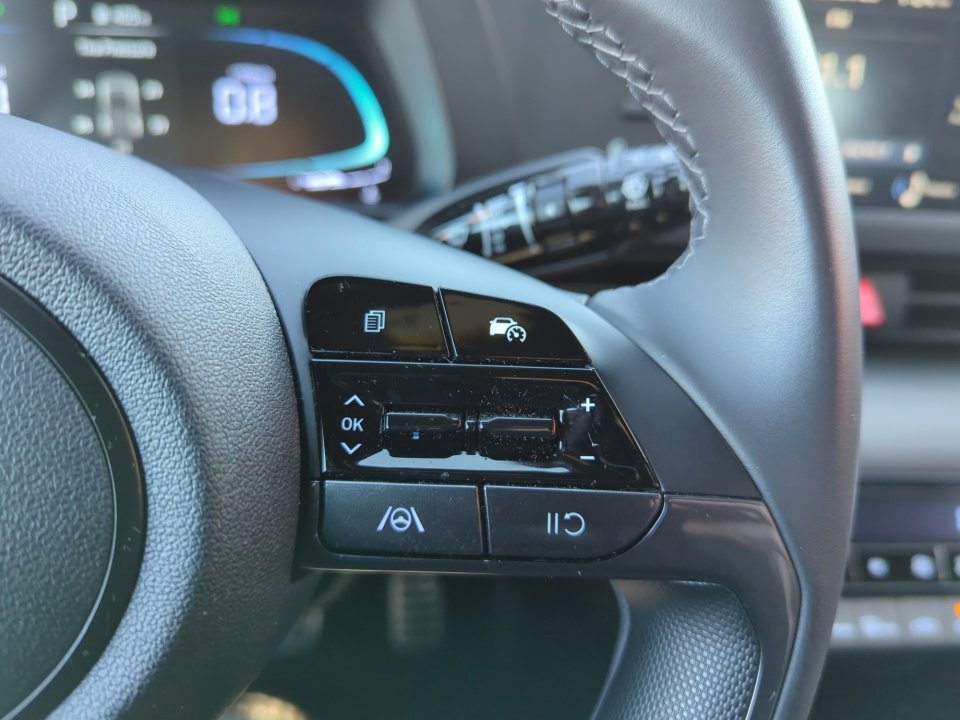 Certified 2025 Hyundai Elantra Sport image 24