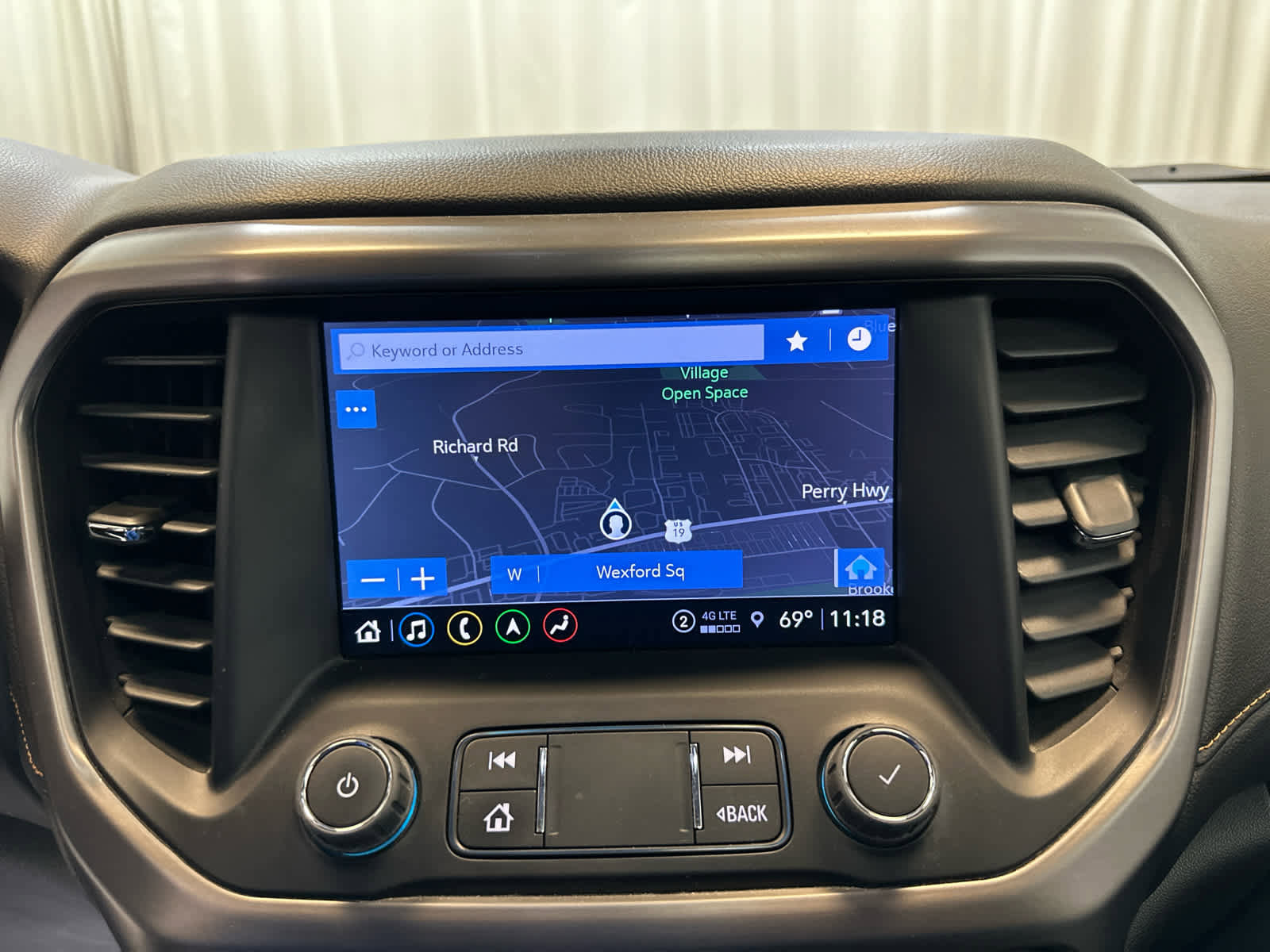 Used 2023 GMC Acadia AT4 w/ Preferred Package AWD/4WD image 20