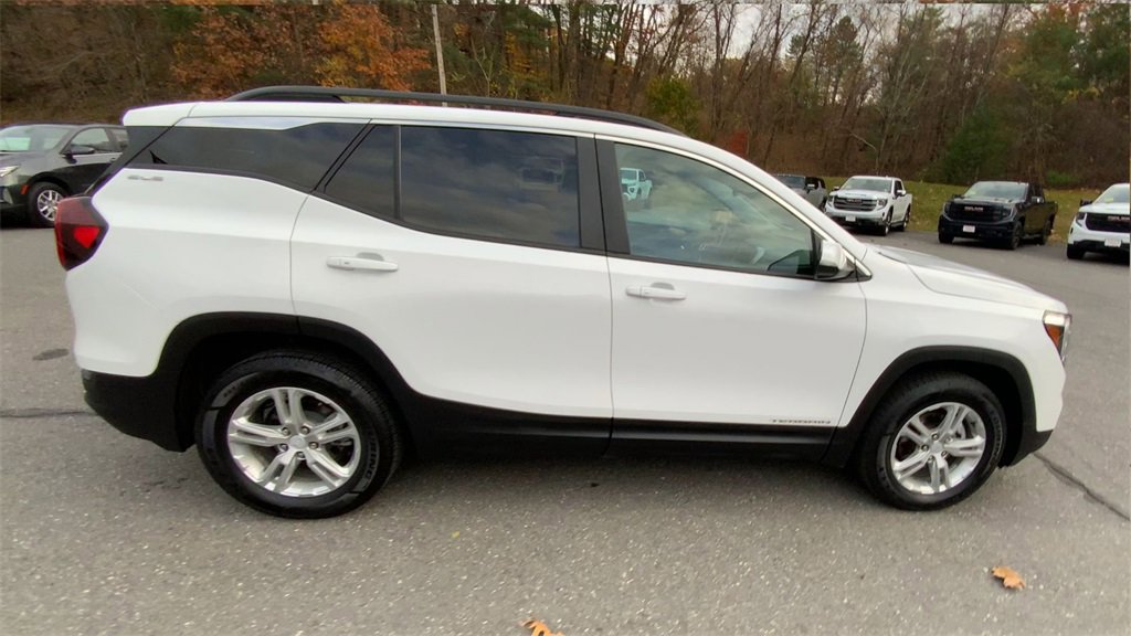 Used 2023 GMC Terrain SLE w/ Driver Convenience Package image 10