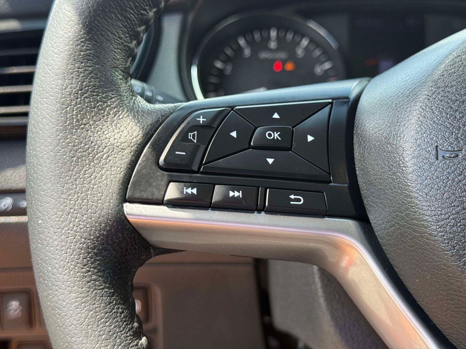 Used 2020 Nissan Rogue SV w/ Sun & Sound Touring Package AWD/4WD image 32