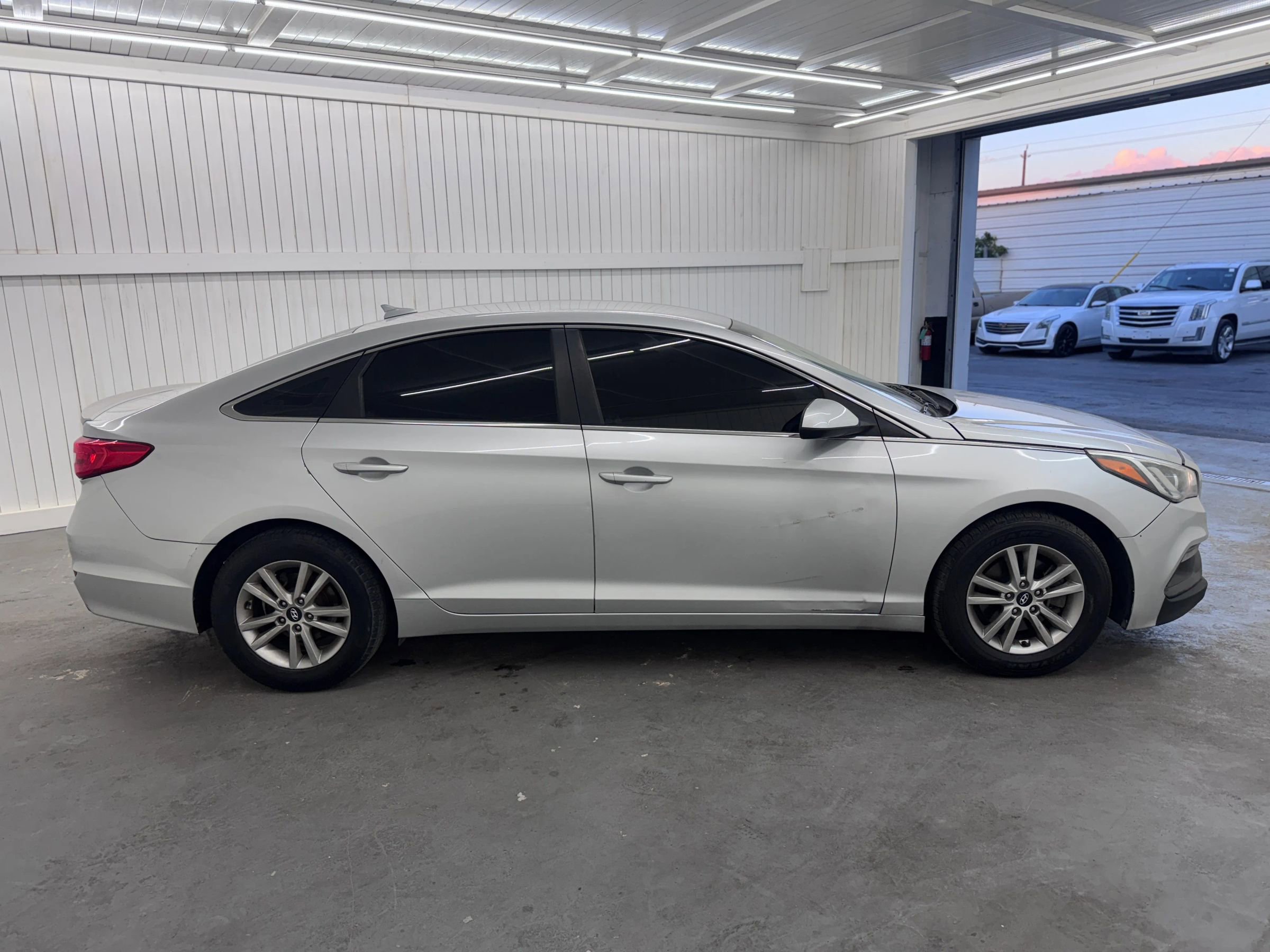 Used 2016 Hyundai Sonata SE FWD image 4