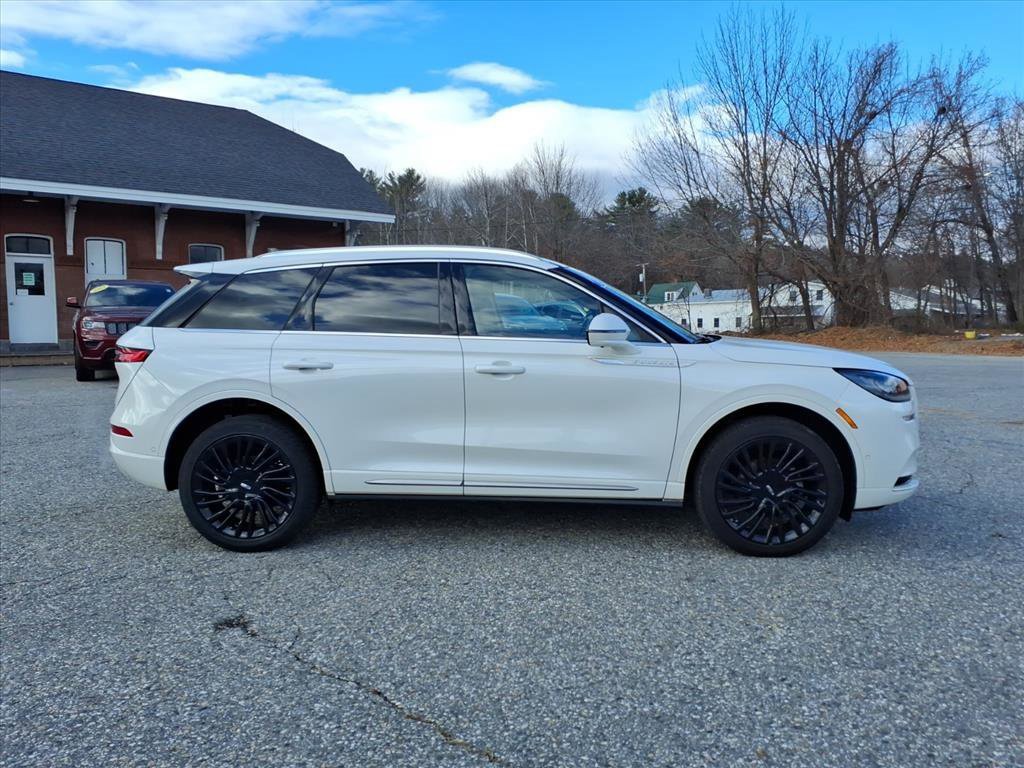 Used 2022 Lincoln Corsair Reserve w/ Equipment Group 201A image 4