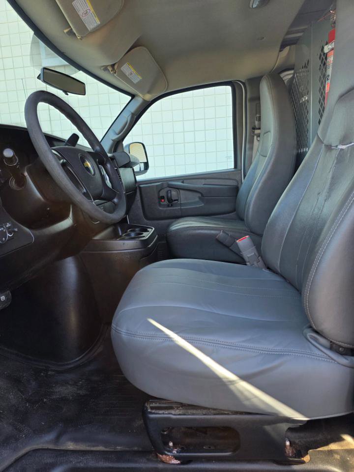 Used 2014 Chevrolet Express 2500 image 12