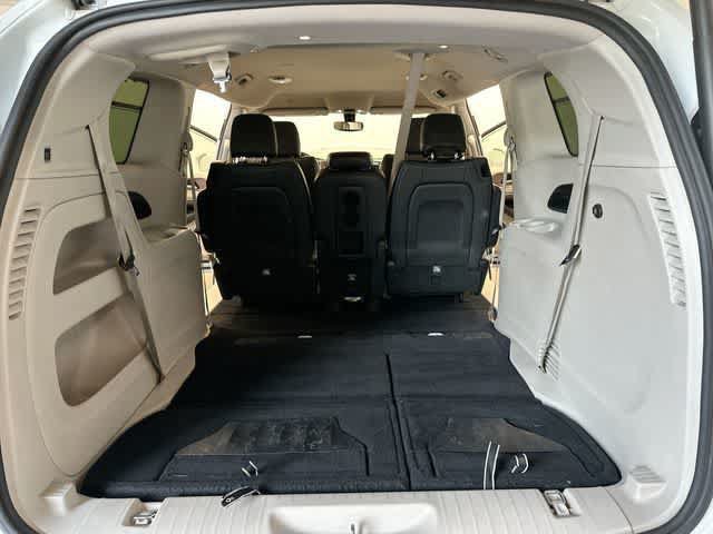 Used 2019 Chrysler Pacifica Touring-L FWD image 28
