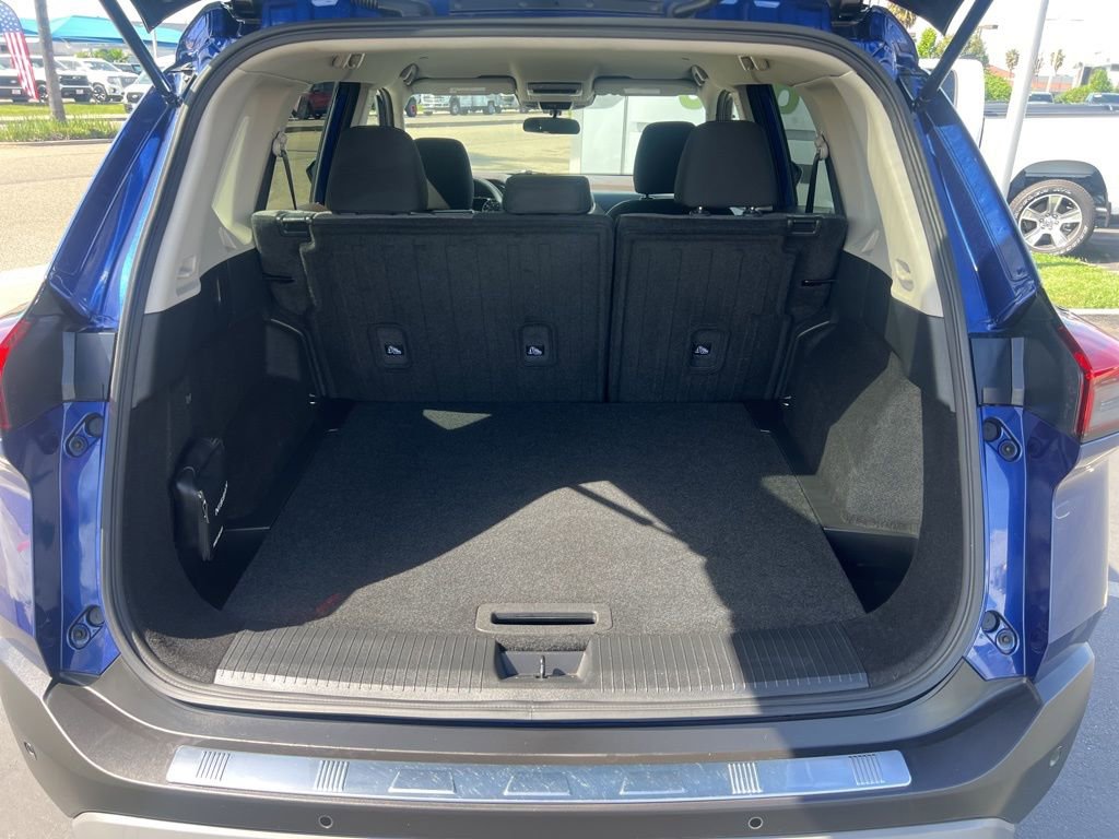 Used 2023 Nissan Rogue SV image 29