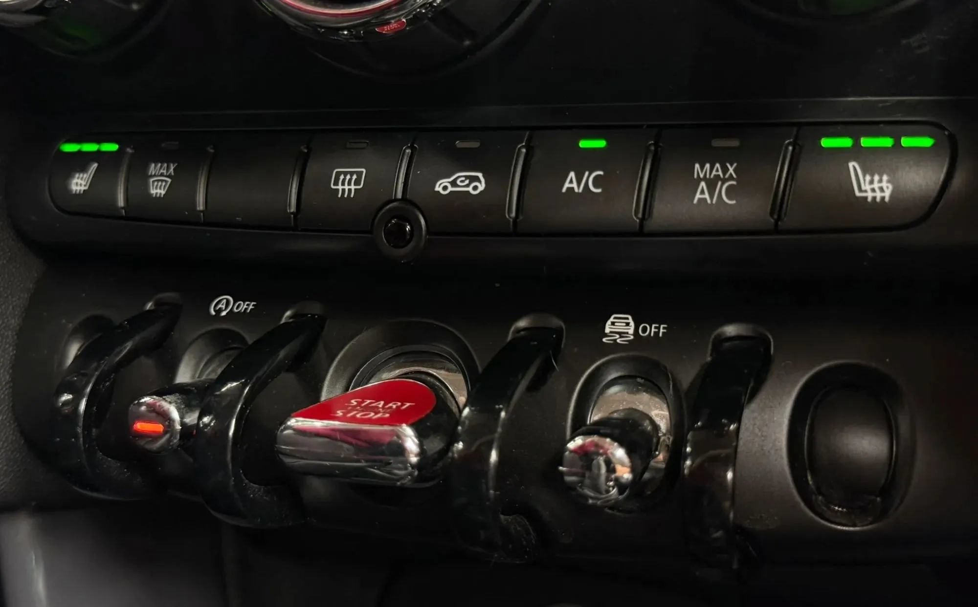 Used 2018 MINI Cooper 4-Door Hardtop FWD image 34