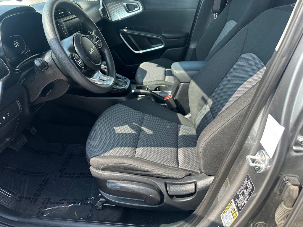 Used 2023 Kia Soul LX w/ LX Technology Package FWD image 11